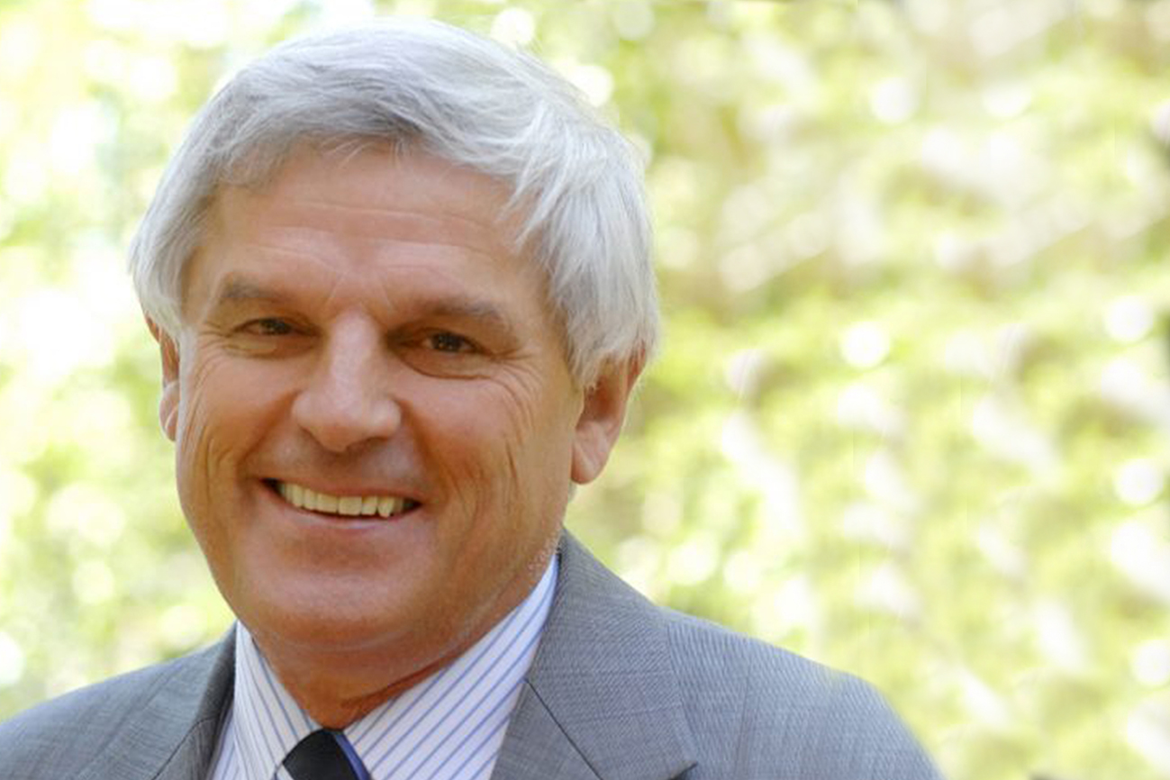 Vale Roderick D Fraser AM - Ivanhoe Grammar School